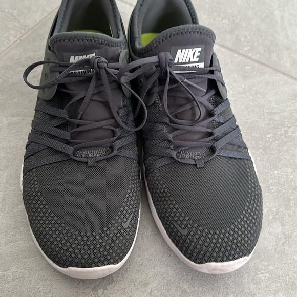 Near new Nike free trainers/sneakers - Picture 4 of 6